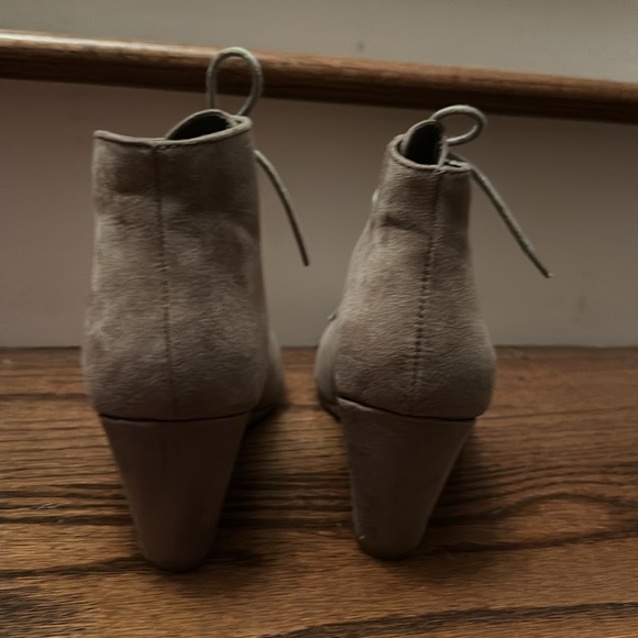 Boots - Picture 3 of 6